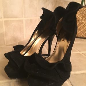 Dollhouse black suedette pumps. Size 8.